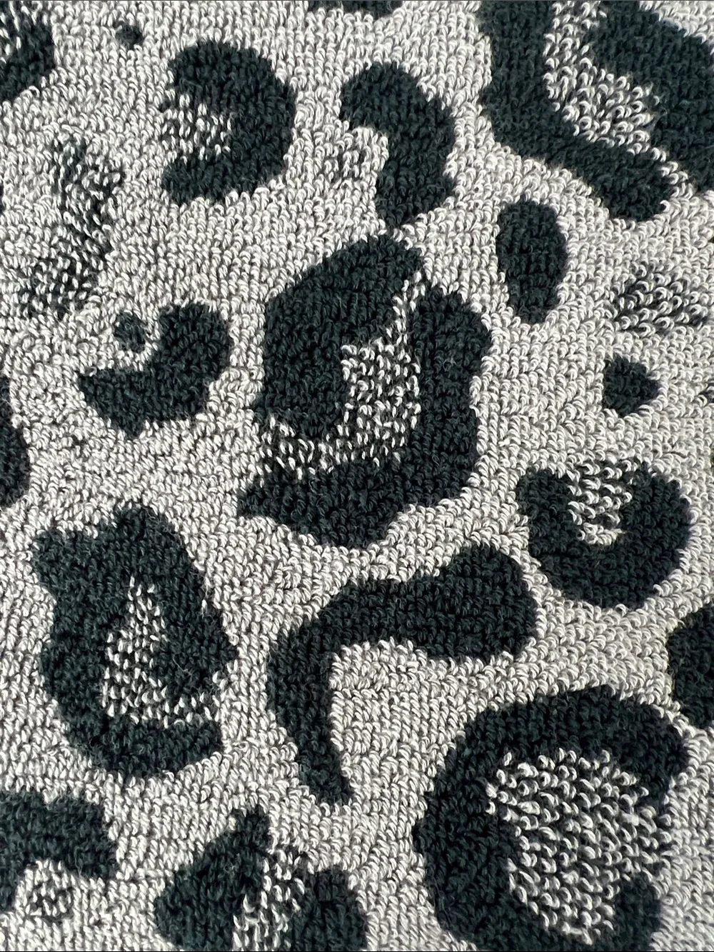DKNY Bath Towels Black and Gray Bold Leopard Print 100% Cotton 2 Pc NEW